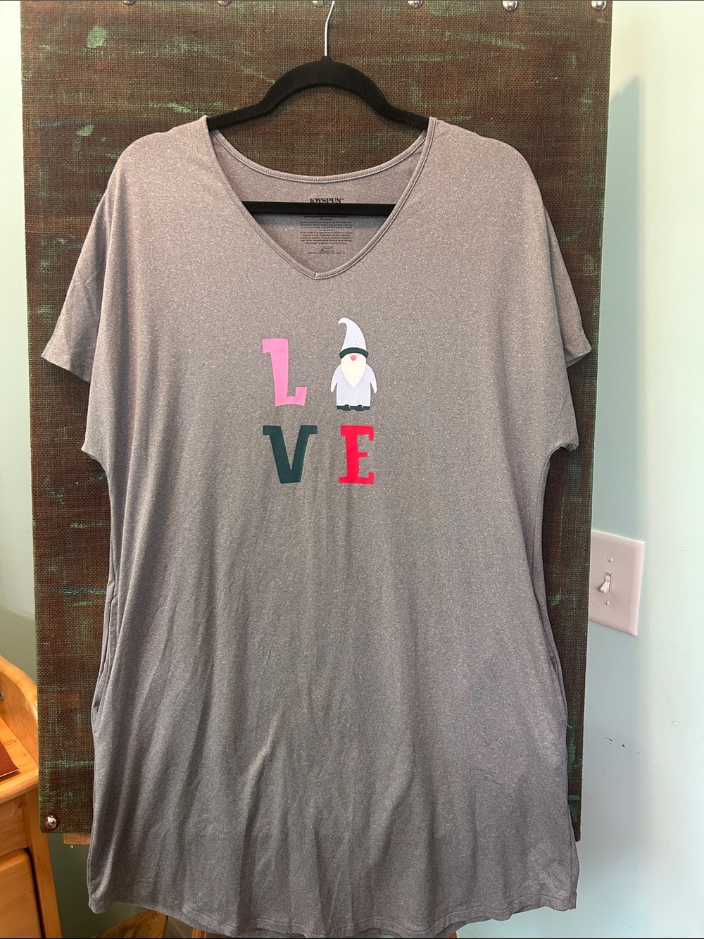 Women's Gray 'LOVE' Gnome Sleep Tee